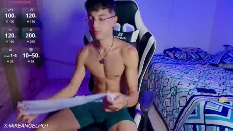 Mike Pineapple online show from 21, 4, 2026