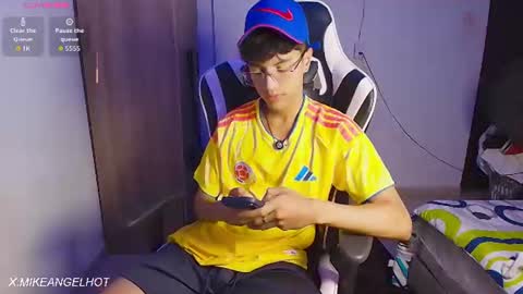 Mike Pineapple online show from 19, 6, 2026