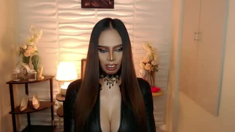 Mistress MikeyAlawi online show from 4, 12, 2024