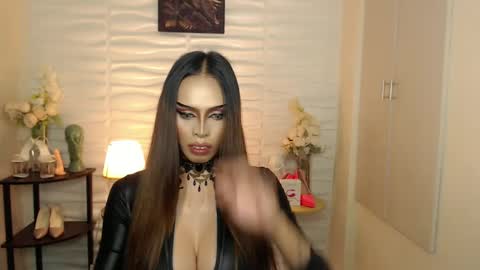 Mistress MikeyAlawi online show from 23, 12, 2024