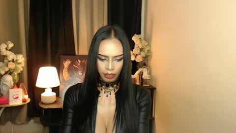 Mistress MikeyAlawi online show from 17, 1, 2025