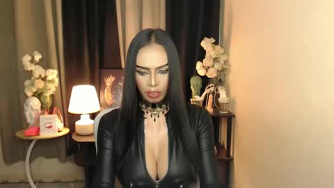 Mistress MikeyAlawi online show from 1, 2, 2025