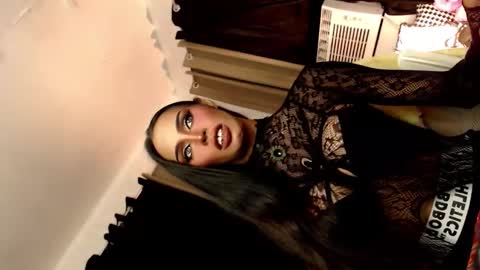 Mistress MikeyAlawi online show from 22, 12, 2025