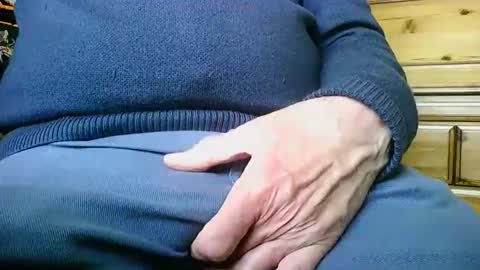 Snapshot of mikeybed chatting on 10, 4, 2026 mikeybed online show from 10, 4, 2026