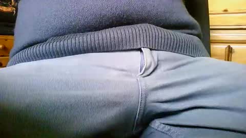 Snapshot of mikeybed chatting on 14, 4, 2026 mikeybed online show from 14, 4, 2026