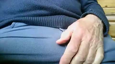 Snapshot of mikeybed chatting on 16, 4, 2026 mikeybed online show from 16, 4, 2026
