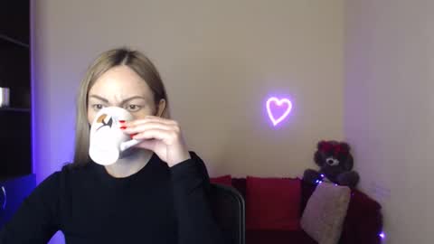 Snapshot of mikkey_mouse8 chatting on 7, 5, 2026 Adalina online show from 7, 5, 2026