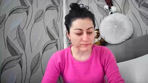Mikyloveu online show from 15, 4, 2026