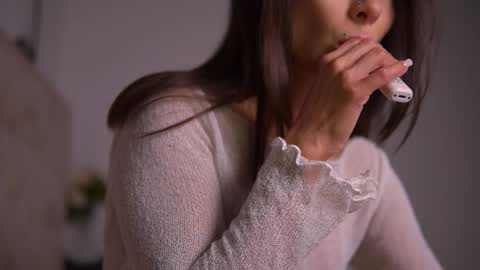 mila may  online show from 21, 12, 2024