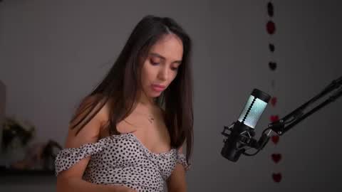 mila may  online show from 9, 2, 2025