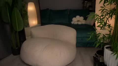Mila Sapphire online show from 26, 7, 2026