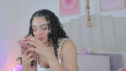 mila_stark333 online show from 28, 4, 2026