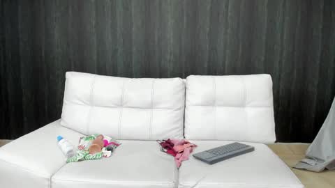          online show from 14, 1, 2025