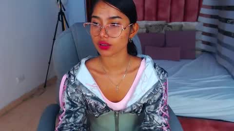 milaa_star online show from 2, 10, 2025