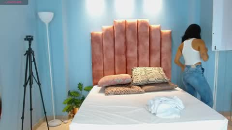 milaa_star online show from 24, 4, 2026