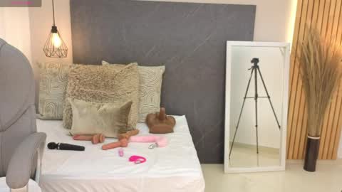 Snapshot of milaa_star chatting on 5, 6, 2026 milaa_star online show from 5, 6, 2026
