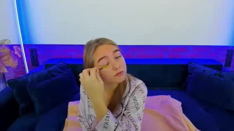 Snapshot of milaaddam chatting on 18, 11, 2025 Milla online show from 18, 11, 2025