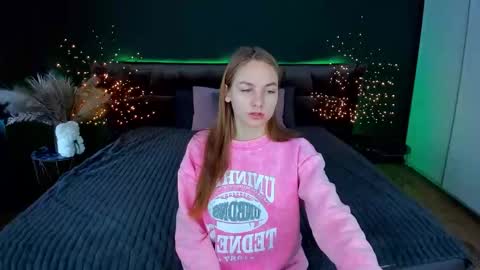 Snapshot of milaaddam chatting on 3, 12, 2025 Milla online show from 3, 12, 2025