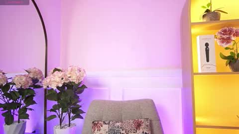 milacrave online show from 9, 3, 2026