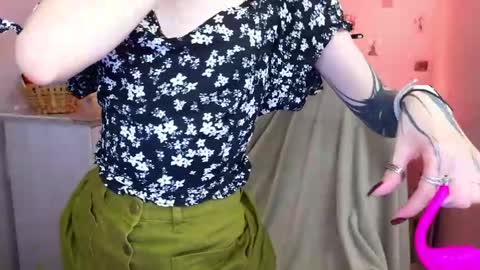 Snapshot of miladuales chatting on 26, 5, 2026 Mila online show from 26, 5, 2026