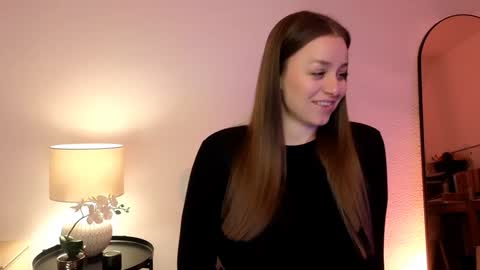 Mila Fleur online show from 8, 1, 2025