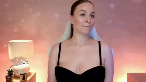 Mila Fleur online show from 3, 8, 2026
