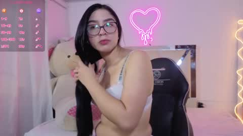 Snapshot of milah_tay chatting on 6, 6, 2026 milah_tay online show from 6, 6, 2026