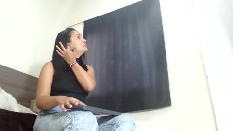 Snapshot of milahot23 chatting on 13, 1, 2025 mila online show from 13, 1, 2025