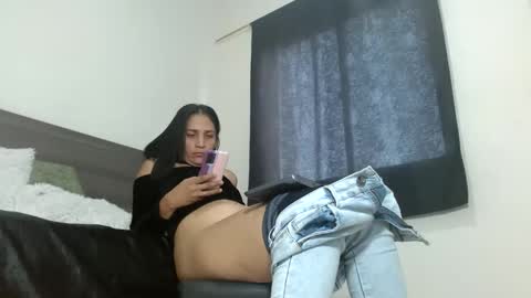 Snapshot of milahot23 chatting on 20, 1, 2025 mila online show from 20, 1, 2025