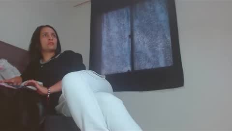 Snapshot of milahot23 chatting on 28, 1, 2025 mila online show from 28, 1, 2025