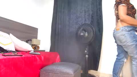 Snapshot of milahot23 chatting on 11, 9, 2025 mila online show from 11, 9, 2025