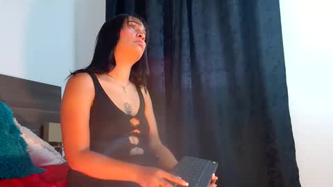 Snapshot of milahot23 chatting on 25, 10, 2025 mila online show from 25, 10, 2025