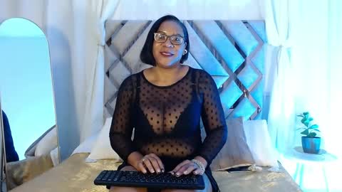 MilaMonroeXX online show from 9, 5, 2026