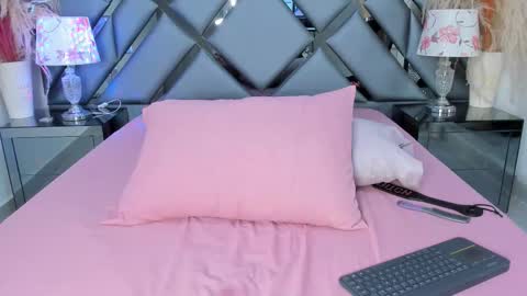 milan_lewiss online show from 13, 11, 2025