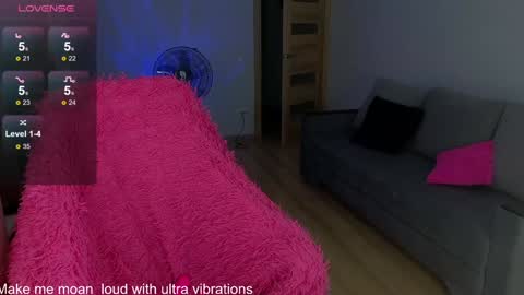 Snapshot of milanafox_ chatting on 7, 12, 2024 Lana online show from 7, 12, 2024