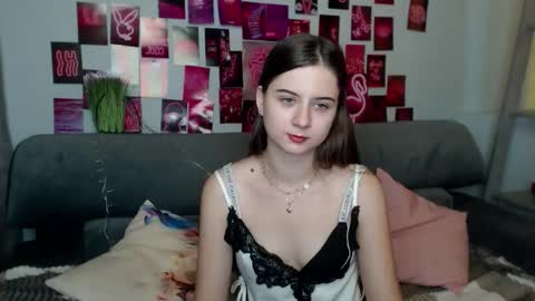 Snapshot of milanaroz chatting on 28, 9, 2025 milanaroz online show from 28, 9, 2025