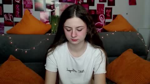 Snapshot of milanaroz chatting on 1, 11, 2025 milanaroz online show from 1, 11, 2025