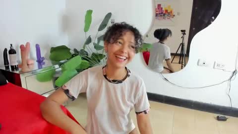 milanx2 online show from 28, 2, 2025