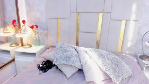 Snapshot of milasaenz1 chatting on 4, 11, 2025 Cami online show from 4, 11, 2025