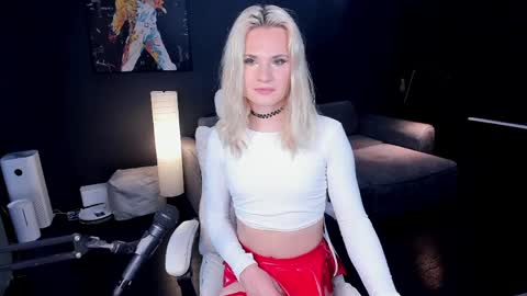 Snapshot of milena_marshmallows chatting on 23, 5, 2026 Milena online show from 23, 5, 2026