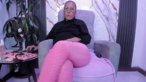 Snapshot of milf_sikiu chatting on 31, 5, 2026 milf sikiu online show from 31, 5, 2026