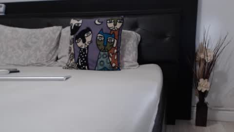 Snapshot of milfbiglips38 chatting on 30, 9, 2025 milfa online show from 30, 9, 2025