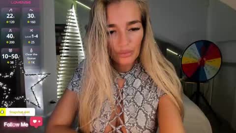 Snapshot of milfblondy chatting on 20, 1, 2025 Ingrid online show from 20, 1, 2025