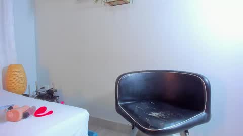 Snapshot of milfhorny_69 chatting on 23, 9, 2025 LILI online show from 23, 9, 2025