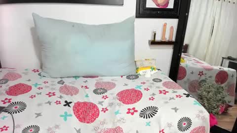 Snapshot of milfhotmature chatting on 14, 2, 2025 laura online show from 14, 2, 2025