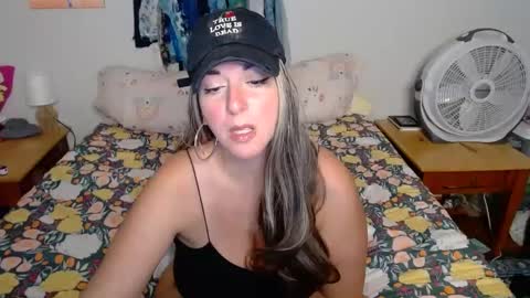 Snapshot of milfmonee chatting on 23, 9, 2025 MILF Monee online show from 23, 9, 2025