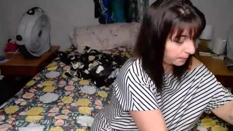 Snapshot of milfmonee chatting on 25, 11, 2025 MILF Monee online show from 25, 11, 2025