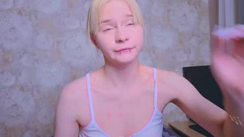 Snapshot of miliameow chatting on 31, 5, 2026 Milia online show from 31, 5, 2026