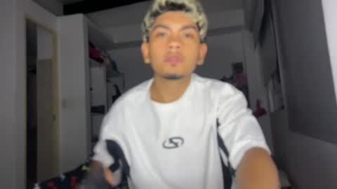 Snapshot of milixxht chatting on 7, 3, 2026 milixxht online show from 7, 3, 2026