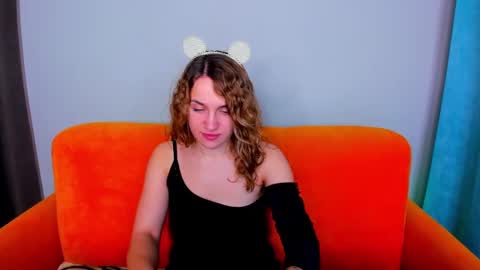 milkablond online show from 26, 2, 2025